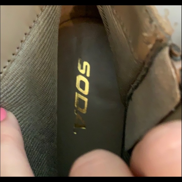 Brown suede booties size 8 - Picture 3 of 3